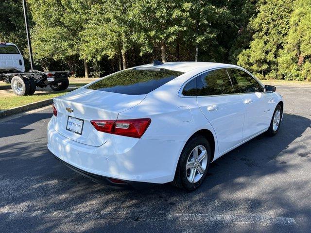 Photo of 2025 Summit White Chevrolet Malibu