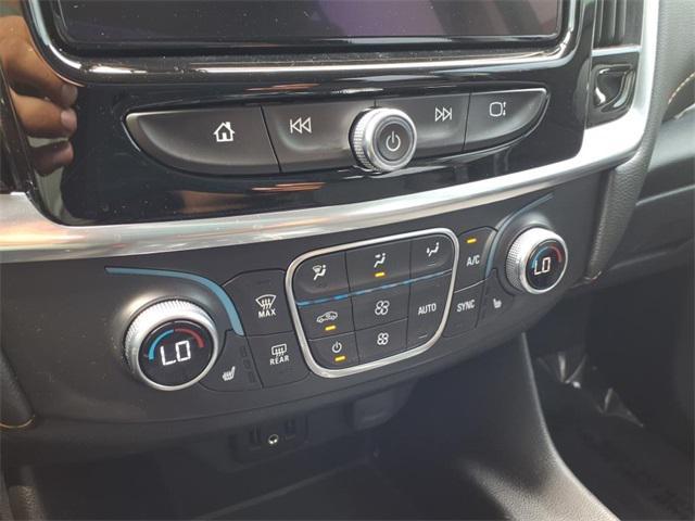 Photo of 2019 Summit White Chevrolet Traverse