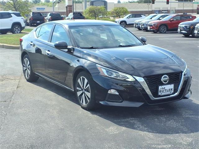 Photo of 2022 Super Black Nissan Altima