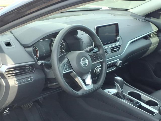 Photo of 2022 Super Black Nissan Altima
