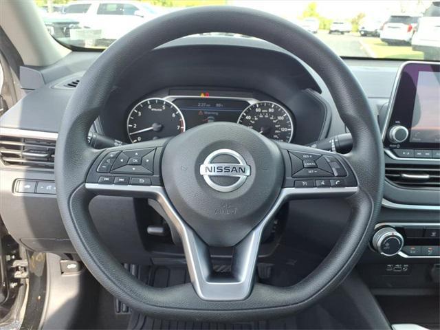 Photo of 2022 Super Black Nissan Altima