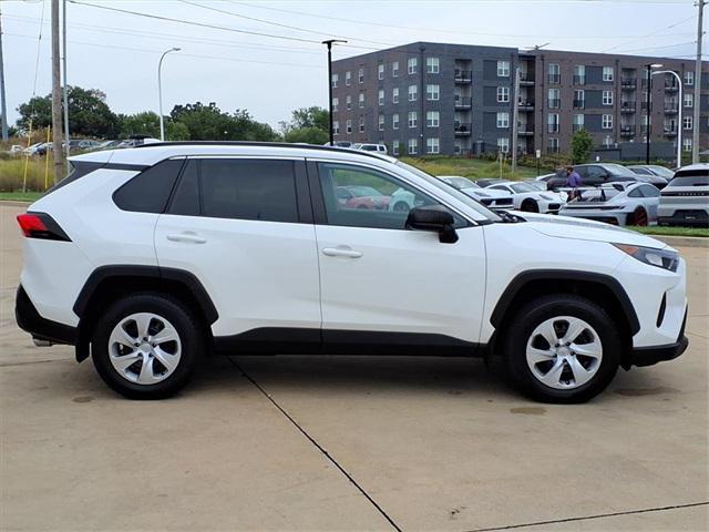 Photo of 2021 Super White Toyota RAV4