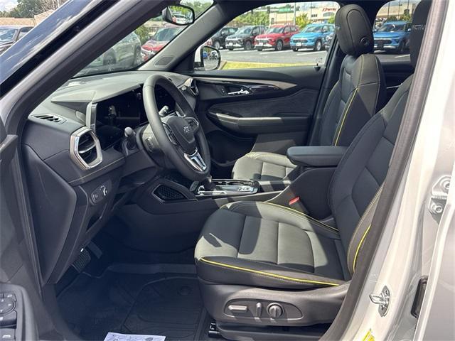 Photo of 2026 Iridescent Pearl Tricoat Chevrolet Trailblazer