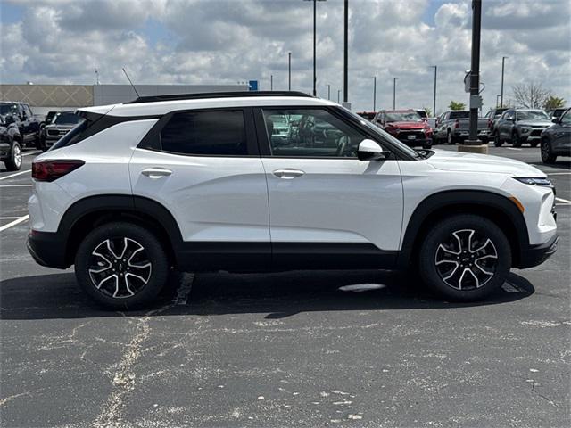 Photo of 2026 Iridescent Pearl Tricoat Chevrolet Trailblazer