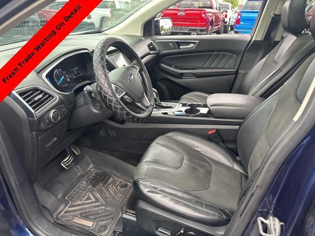 Photo of 2016 Blue Ford Edge