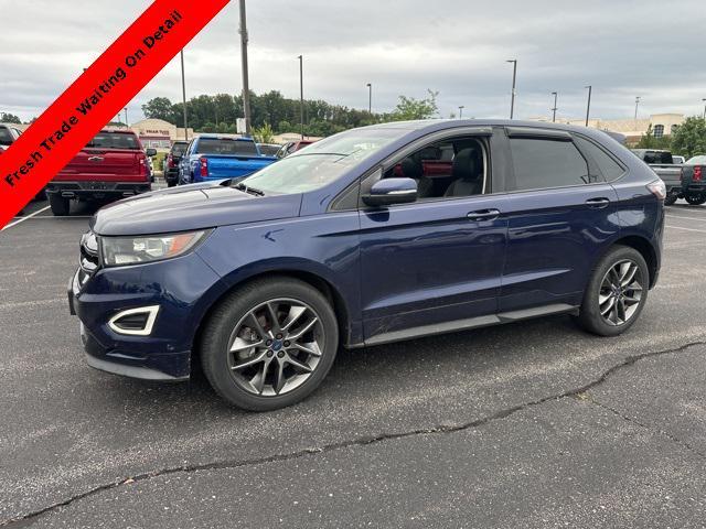 Photo of 2016 Blue Ford Edge