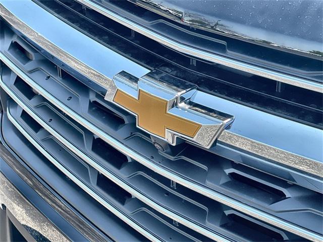 Photo of 2026 Mosaic Black Metallic Chevrolet Traverse
