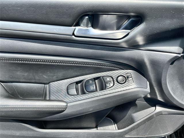Photo of 2019 Super Black Nissan Altima