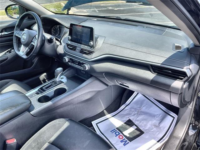 Photo of 2019 Super Black Nissan Altima