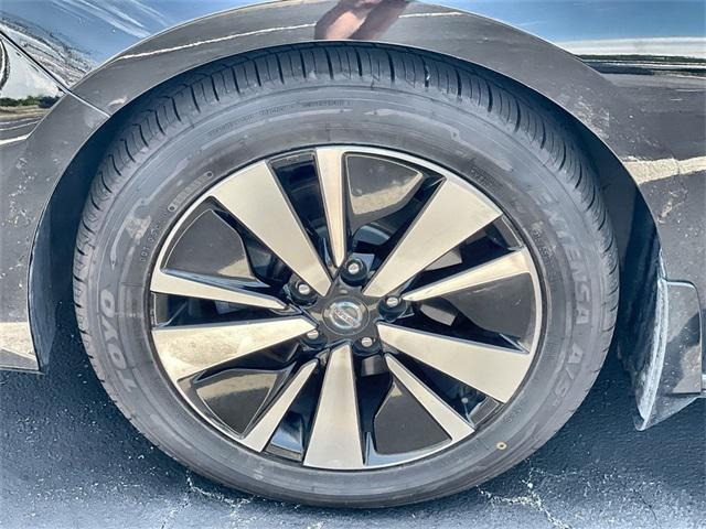 Photo of 2019 Super Black Nissan Altima