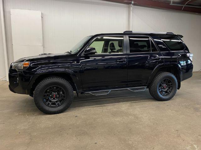 Photo of 2018 Midnight Black Metallic Toyota 4Runner