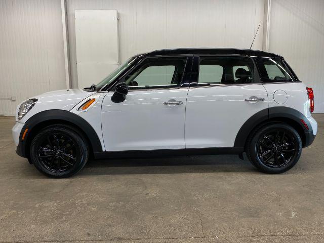 Photo of 2012 Light White MINI Cooper Countryman