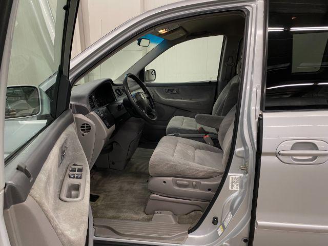 Photo of 2003 Starlight Silver Metallic Honda Odyssey