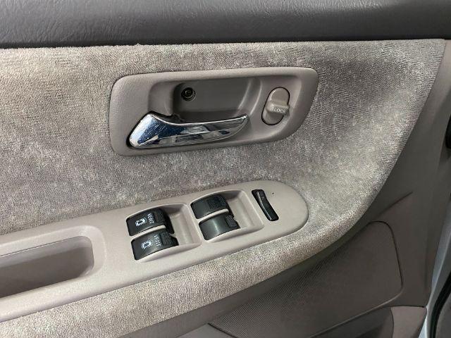 Photo of 2003 Starlight Silver Metallic Honda Odyssey