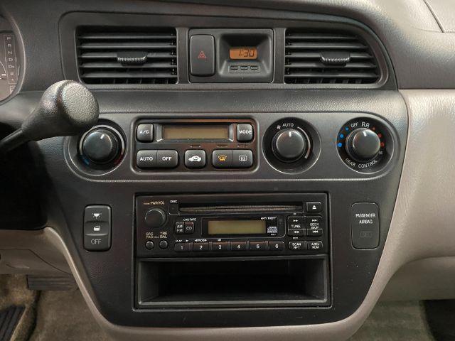 Photo of 2003 Starlight Silver Metallic Honda Odyssey