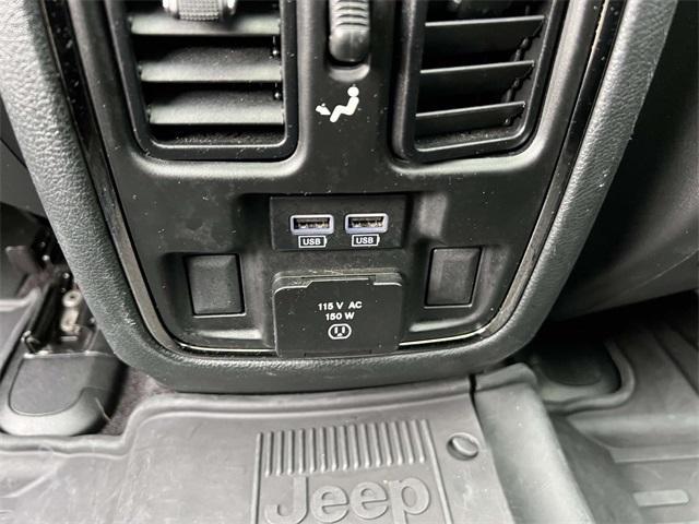 Photo of 2019 Bright White Clearcoat Jeep Grand Cherokee