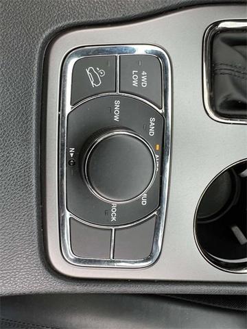 Photo of 2019 Bright White Clearcoat Jeep Grand Cherokee