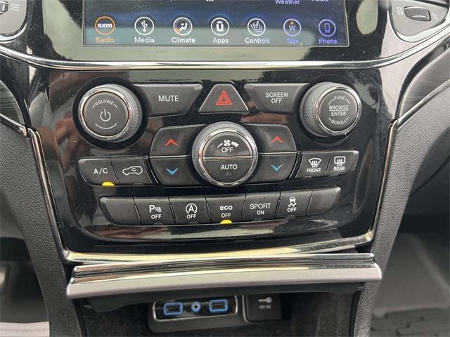 Photo of 2019 Bright White Clearcoat Jeep Grand Cherokee