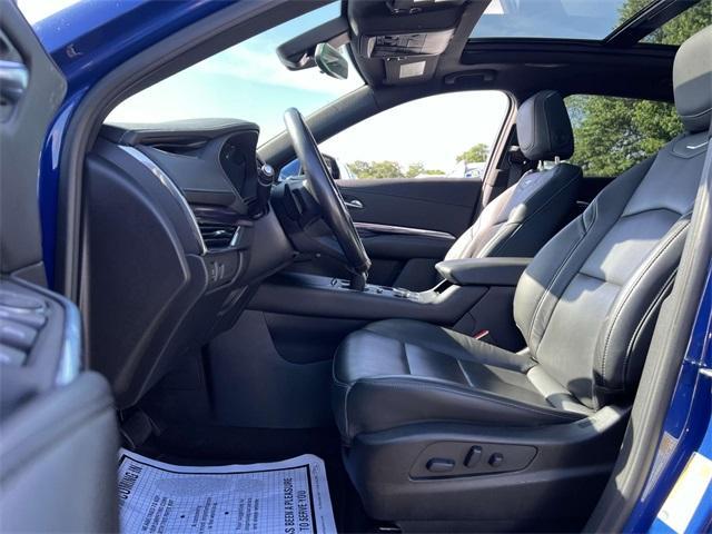 Photo of 2023 Wave Metallic Cadillac XT4