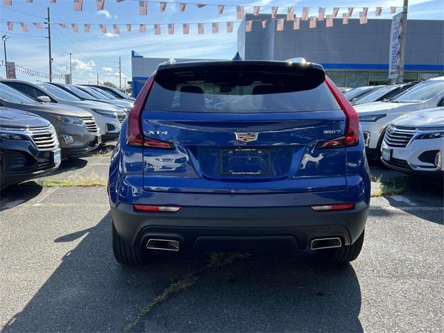 Photo of 2023 Wave Metallic Cadillac XT4