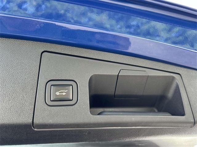 Photo of 2023 Wave Metallic Cadillac XT4