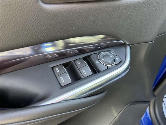 Photo of 2023 Wave Metallic Cadillac XT4