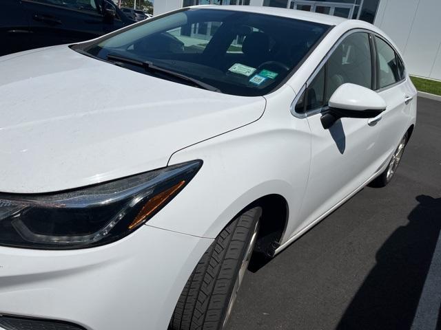 Photo of 2017 Summit White Chevrolet Cruze