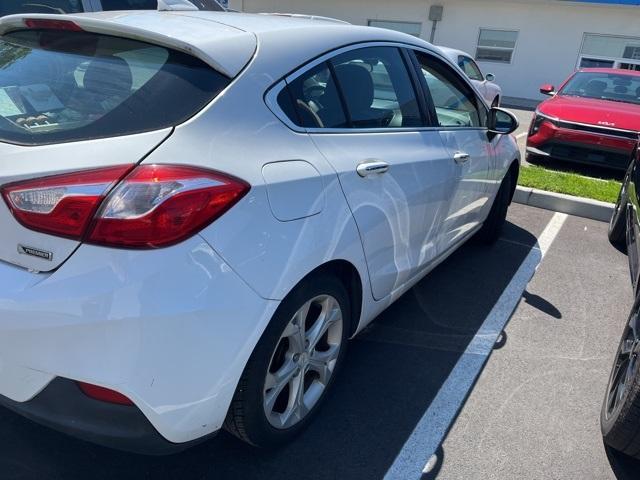 Photo of 2017 Summit White Chevrolet Cruze