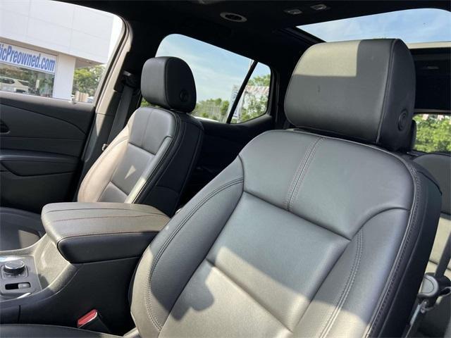 Photo of 2023 Summit White Chevrolet Traverse