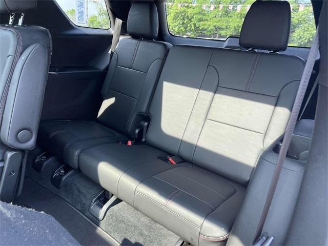 Photo of 2023 Summit White Chevrolet Traverse