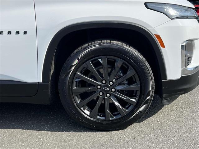 Photo of 2023 Summit White Chevrolet Traverse