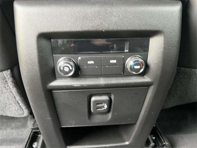 Photo of 2023 Iridescent Pearl Tricoat Chevrolet Traverse