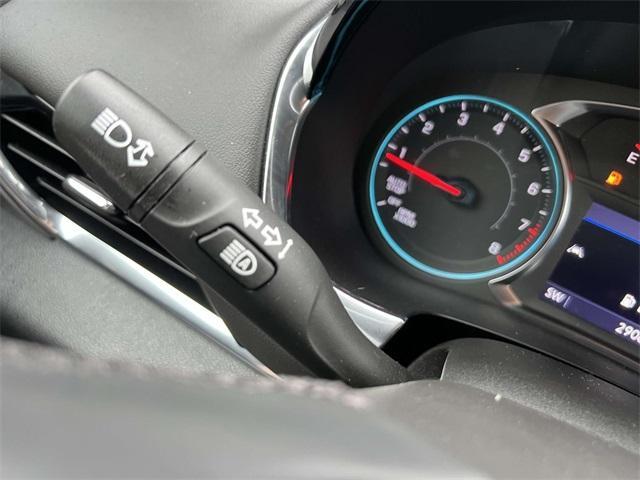 Photo of 2023 Iridescent Pearl Tricoat Chevrolet Traverse