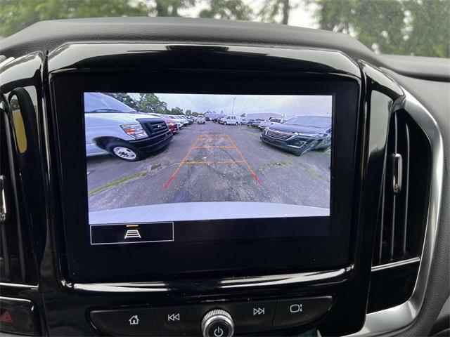Photo of 2023 Iridescent Pearl Tricoat Chevrolet Traverse