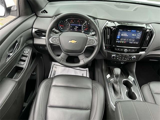 Photo of 2023 Iridescent Pearl Tricoat Chevrolet Traverse