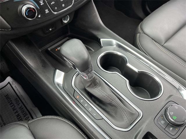 Photo of 2023 Iridescent Pearl Tricoat Chevrolet Traverse