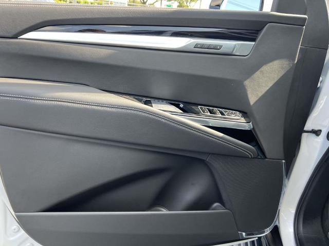 Photo of 2025 Crystal White Tri-Coat Cadillac Escalade