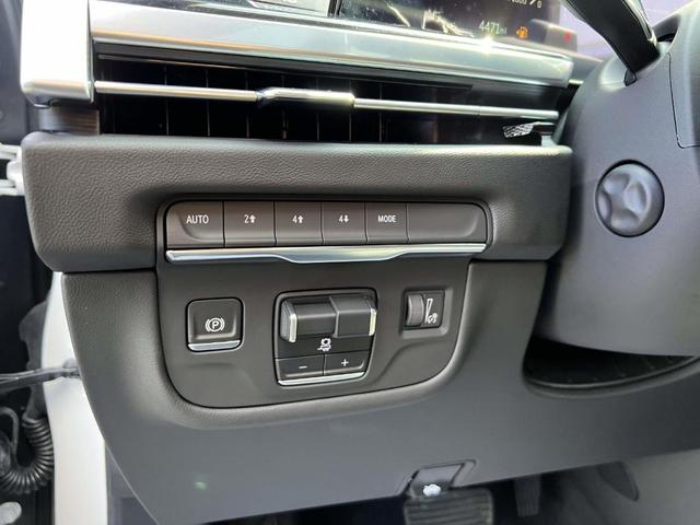 Photo of 2025 Crystal White Tri-Coat Cadillac Escalade