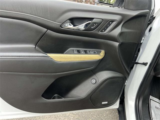 Photo of 2019 White Frost Tri-Coat GMC Acadia