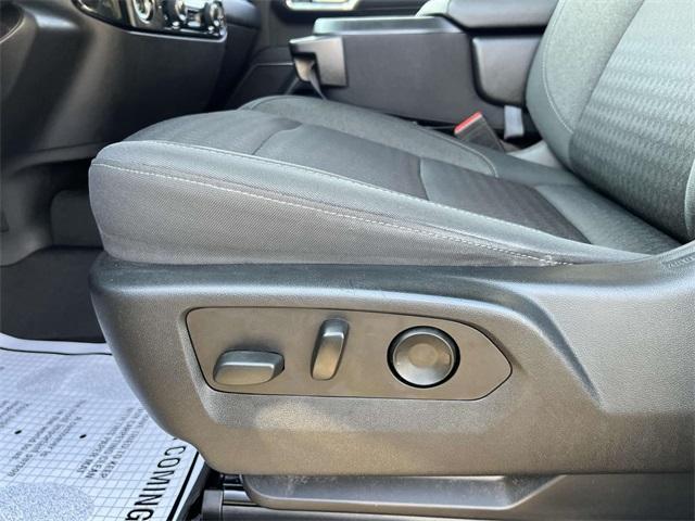 Photo of 2022 Silver Ice Metallic Chevrolet Silverado 1500