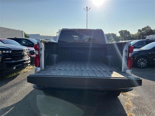 Photo of 2022 Silver Ice Metallic Chevrolet Silverado 1500