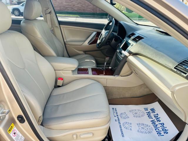 Photo of 2009 GOLD Toyota Camry