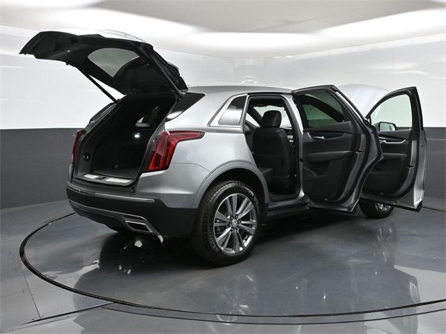 Photo of 2025 Silver Metallic Cadillac XT5