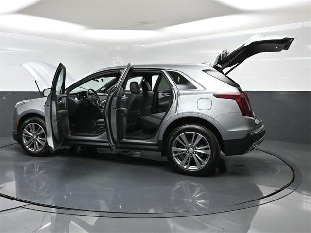 Photo of 2025 Silver Metallic Cadillac XT5
