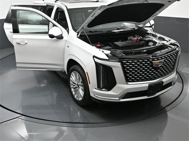 Photo of 2025 Crystal White Tricoat Cadillac Escalade