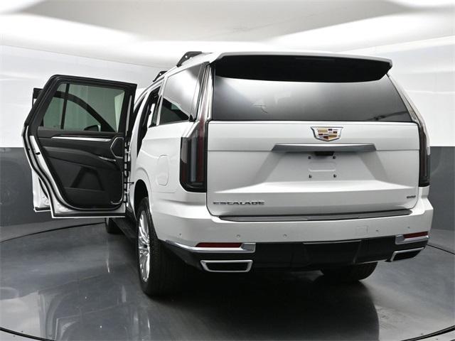 Photo of 2025 Crystal White Tricoat Cadillac Escalade