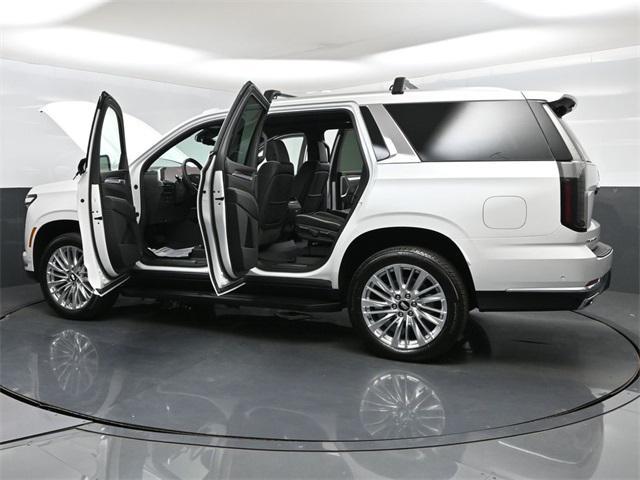 Photo of 2025 Crystal White Tricoat Cadillac Escalade