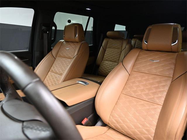 Photo of 2023 Crystal White Tricoat Cadillac Escalade