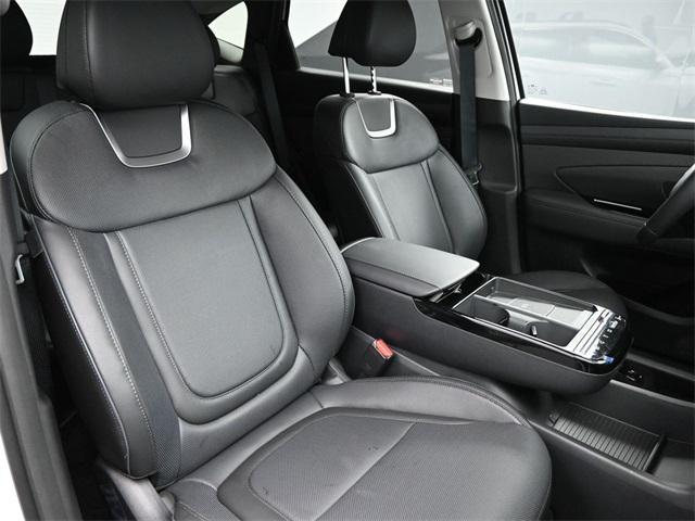 Photo of 2025 Creamy White Pearl Hyundai TUCSON Plug-In Hybrid