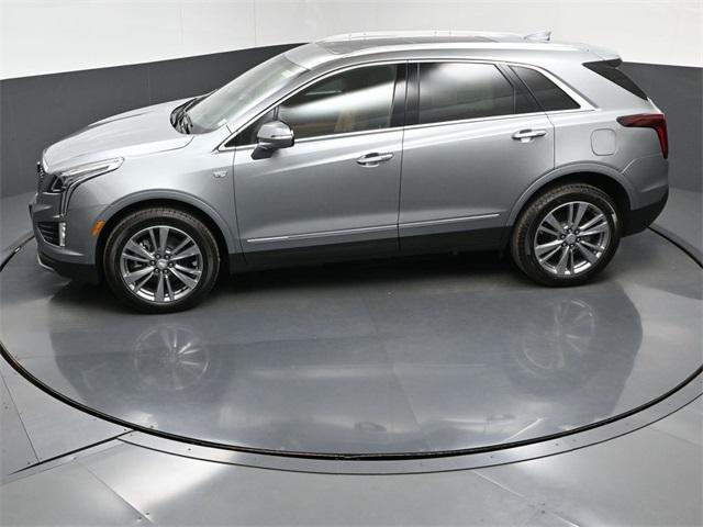 Photo of 2025 Silver Metallic Cadillac XT5